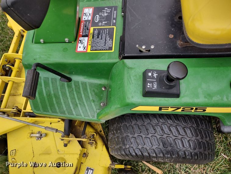 image for item MD9503 John Deere F725  lawn mower