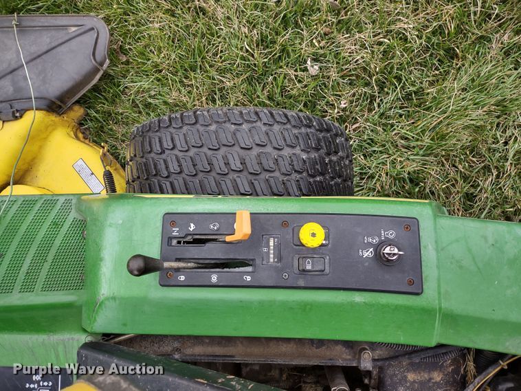 image for item MD9503 John Deere F725  lawn mower