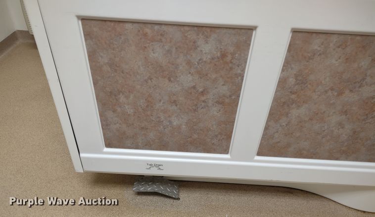 image for item MD9508 Apollo 200348  bath tub