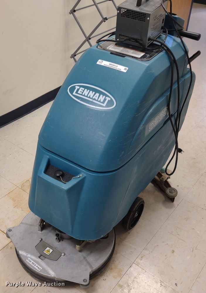 image for item MD9514 Tennant 5280  floor scrubber