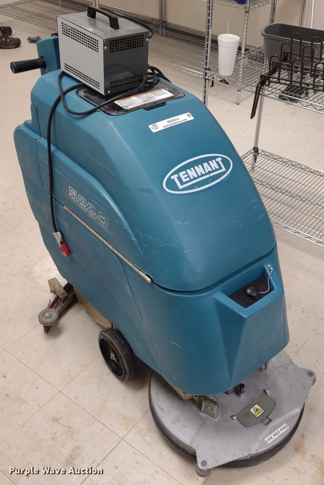 image for item MD9514 Tennant 5280  floor scrubber