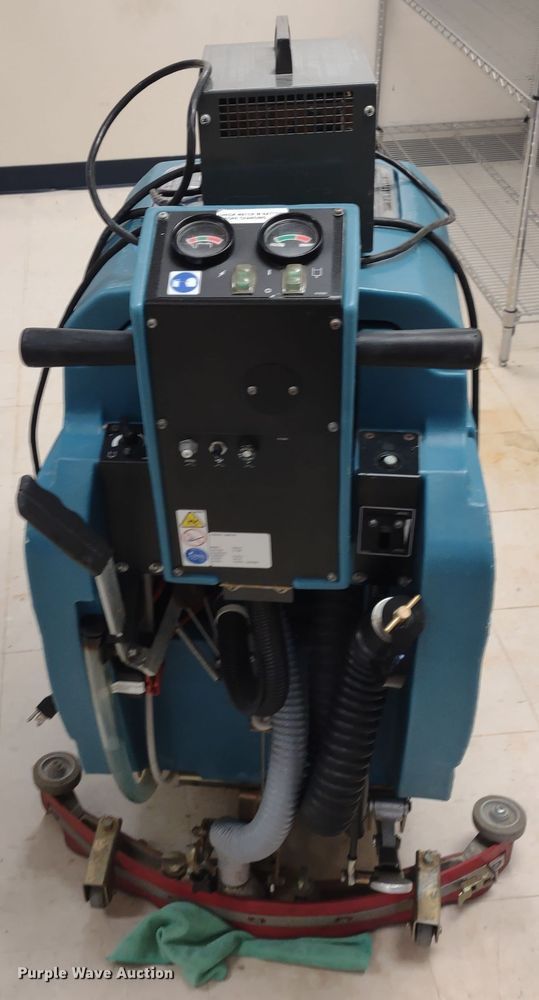 image for item MD9514 Tennant 5280  floor scrubber