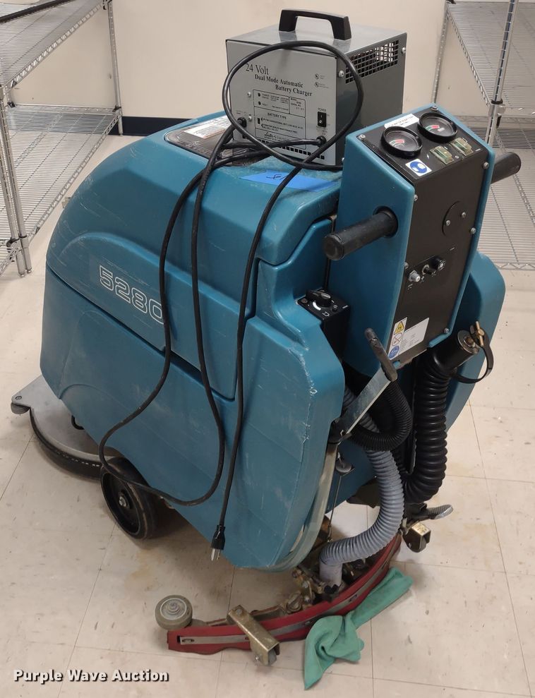 image for item MD9514 Tennant 5280  floor scrubber