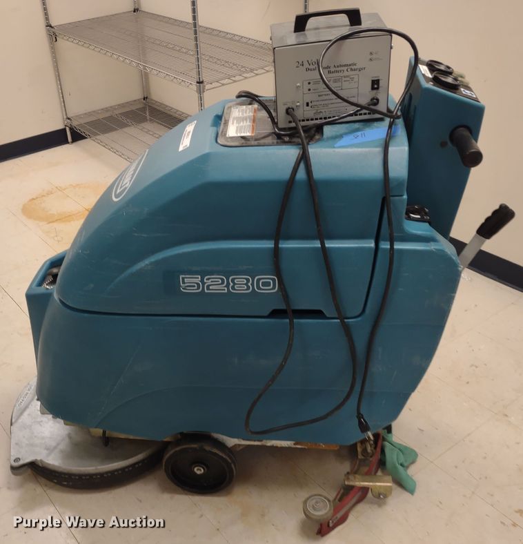 image for item MD9514 Tennant 5280  floor scrubber