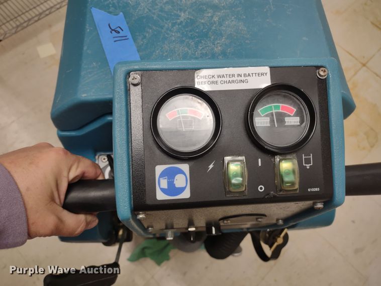 image for item MD9514 Tennant 5280  floor scrubber