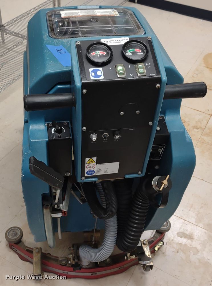 image for item MD9514 Tennant 5280  floor scrubber