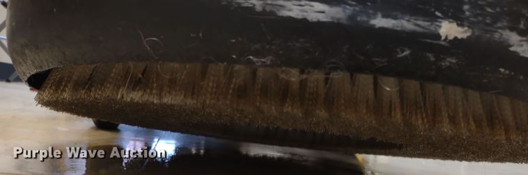 image for item MD9514 Tennant 5280  floor scrubber