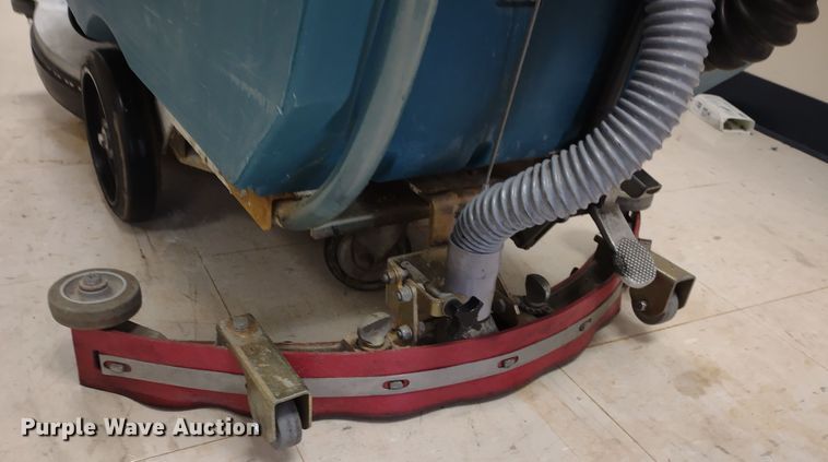image for item MD9514 Tennant 5280  floor scrubber