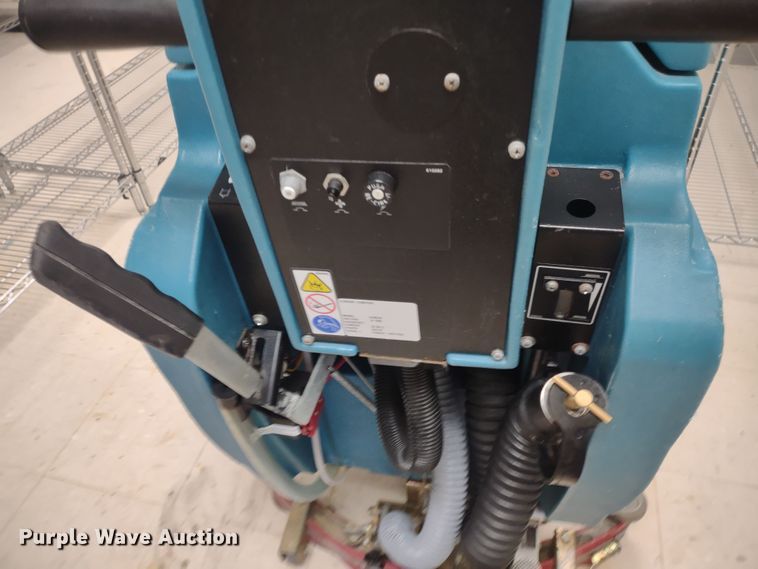 image for item MD9514 Tennant 5280  floor scrubber