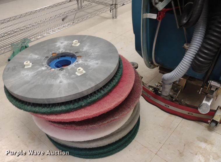 image for item MD9514 Tennant 5280  floor scrubber