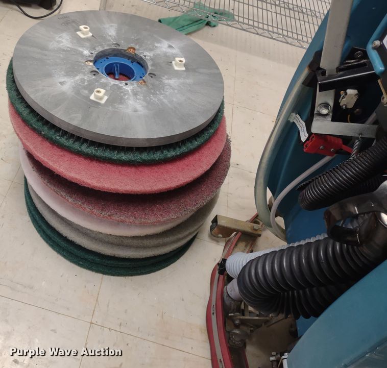 image for item MD9514 Tennant 5280  floor scrubber