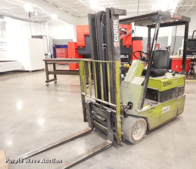 image for item MI9304 Clark TM20  forklift