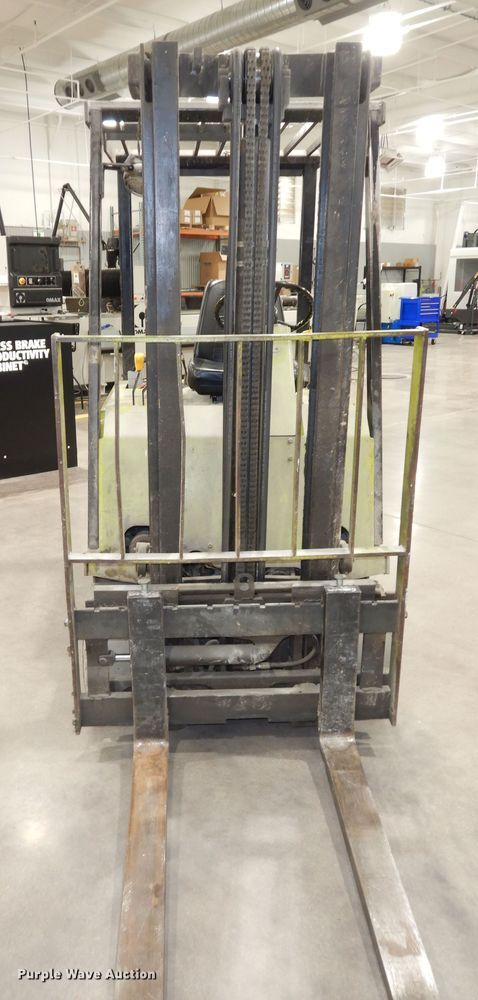 image for item MI9304 Clark TM20  forklift