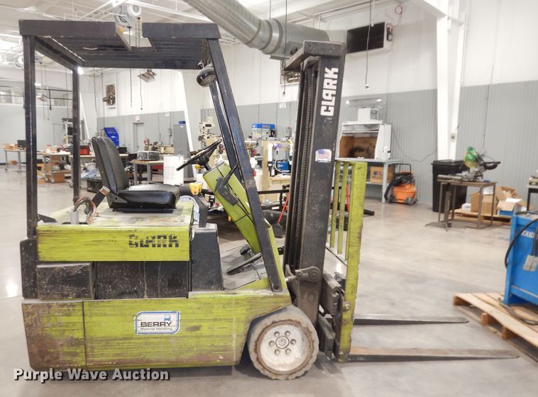 image for item MI9304 Clark TM20  forklift