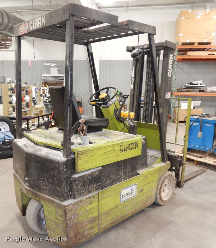 image for item MI9304 Clark TM20  forklift