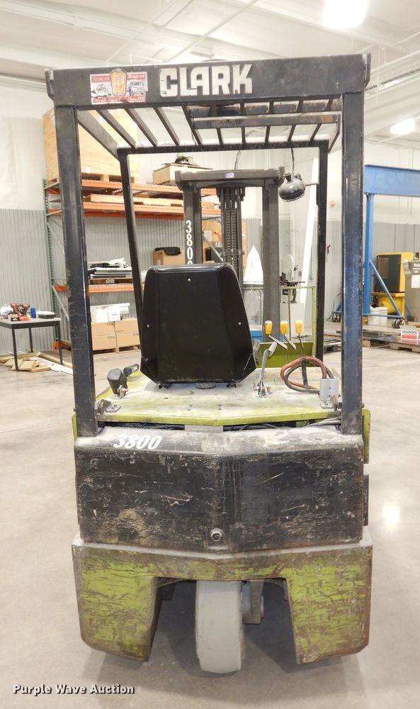 image for item MI9304 Clark TM20  forklift