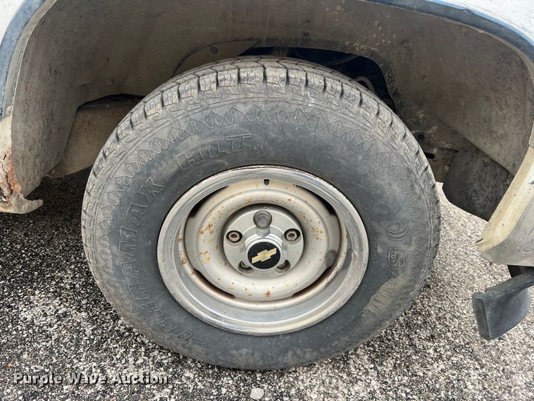 image for item MM9279 1990 Chevrolet Cheyenne 1500  pickup truck