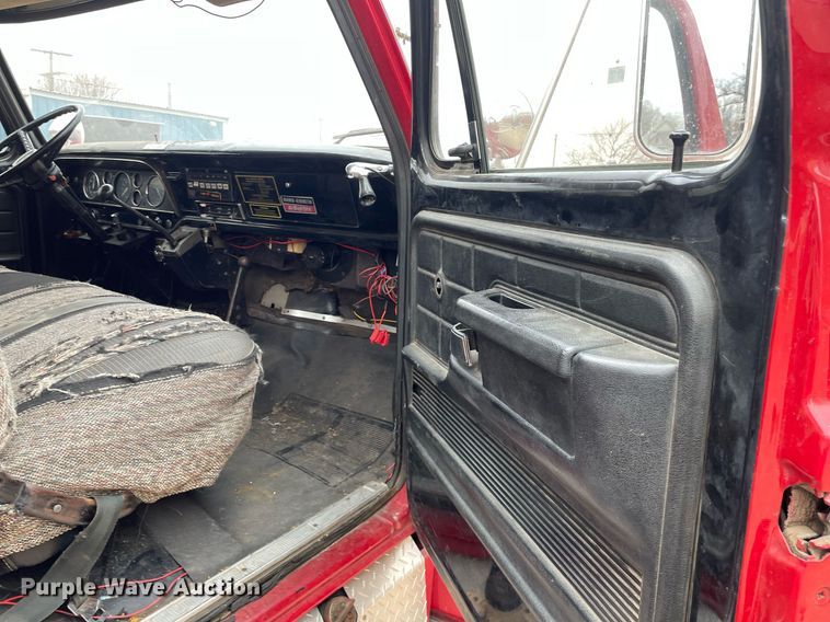 image for item MP9245 1979 Ford F700  pumper fire truck