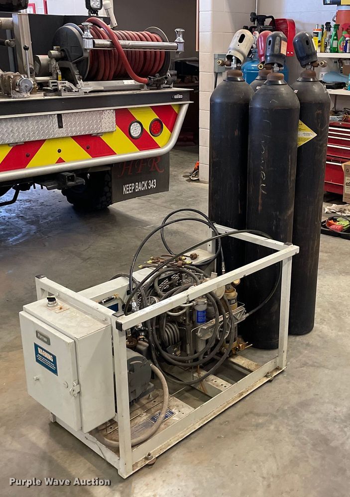 image for item MP9246 1989 Bauer U-E1  air compressor