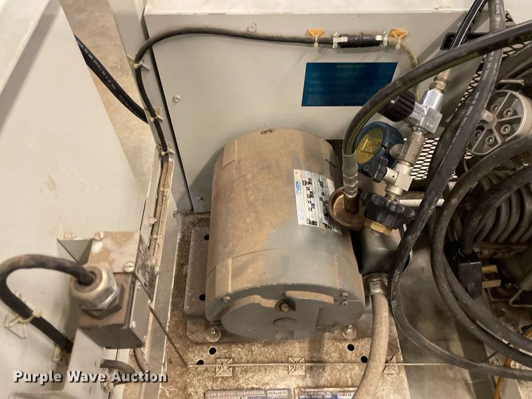 image for item MP9246 1989 Bauer U-E1  air compressor