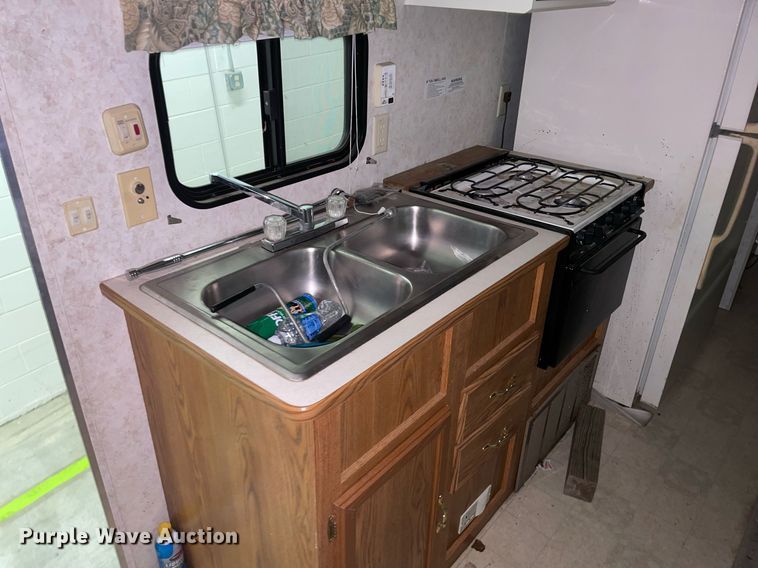 image for item MP9247 2001 Forest River Rockwood Freedom  camper