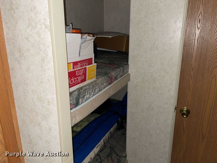 image for item MP9247 2001 Forest River Rockwood Freedom  camper