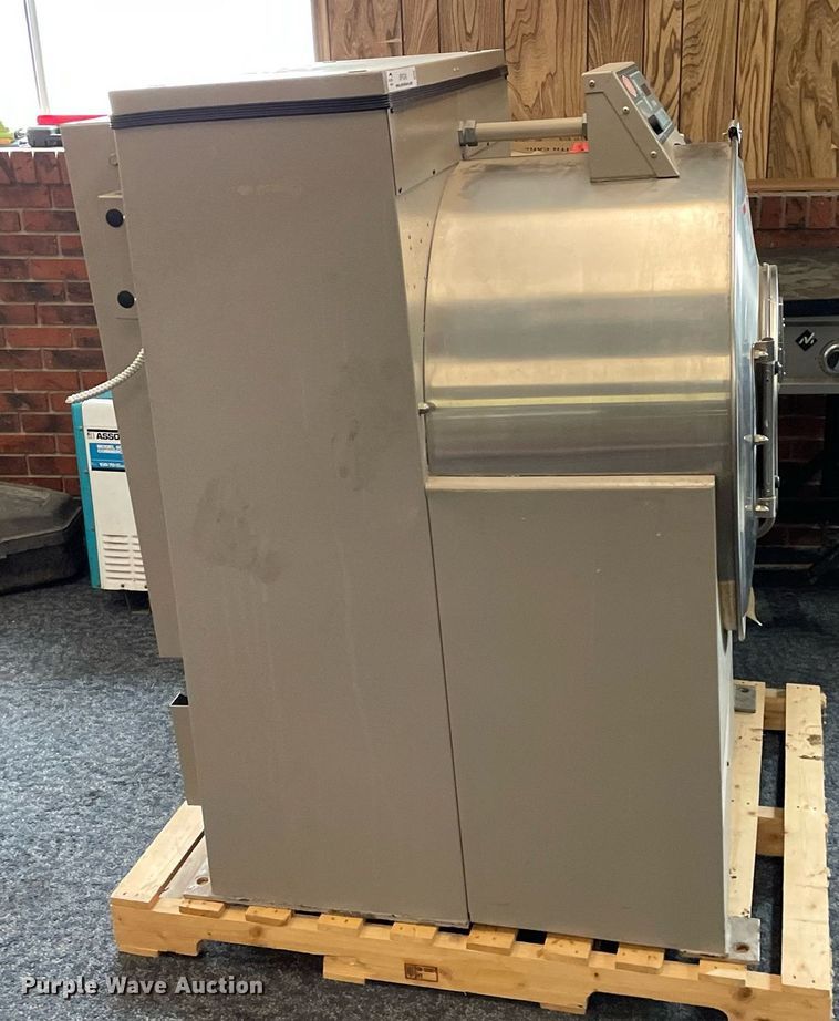 image for item MP9248 2002 Milnor 30015V7J  washer/extractor