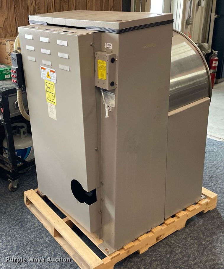 image for item MP9248 2002 Milnor 30015V7J  washer/extractor