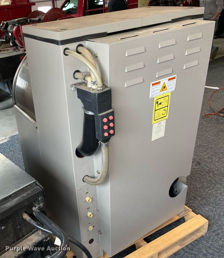 image for item MP9248 2002 Milnor 30015V7J  washer/extractor