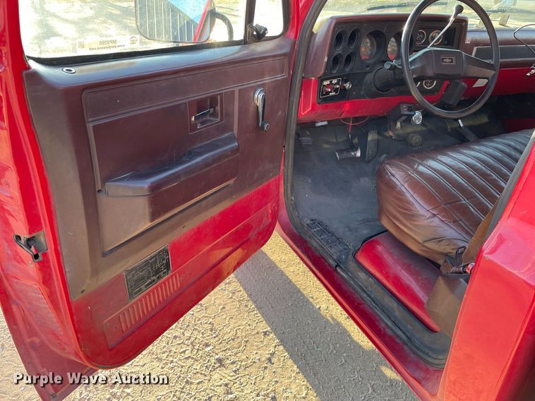 image for item MP9266 1985 Chevrolet D30 Military Postal Unit  brush fire truck