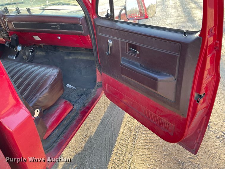 image for item MP9266 1985 Chevrolet D30 Military Postal Unit  brush fire truck