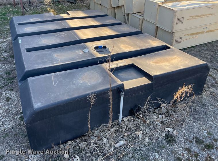 image for item MP9268 1,000 gallon poly tank