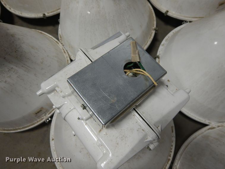 image for item MR9738 (45) Hubbell W00381350 lights