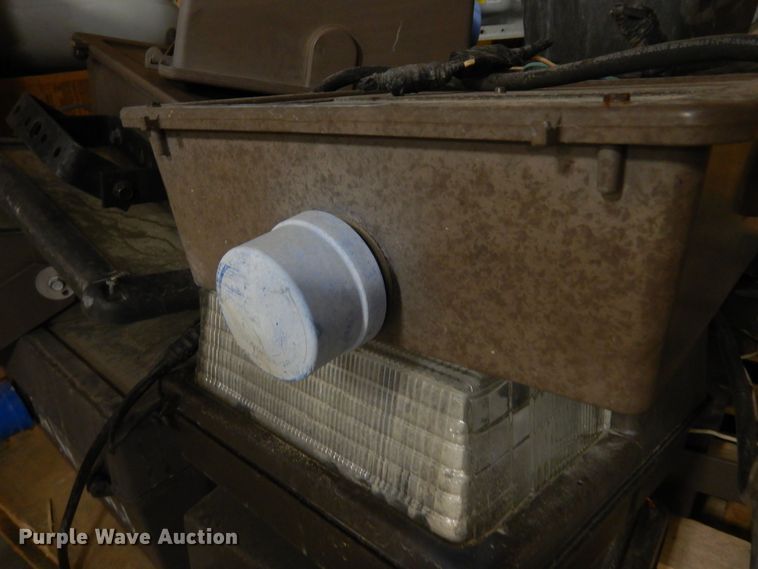 image for item MR9739 (15) flood lights