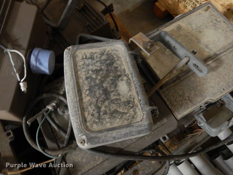 image for item MR9739 (15) flood lights