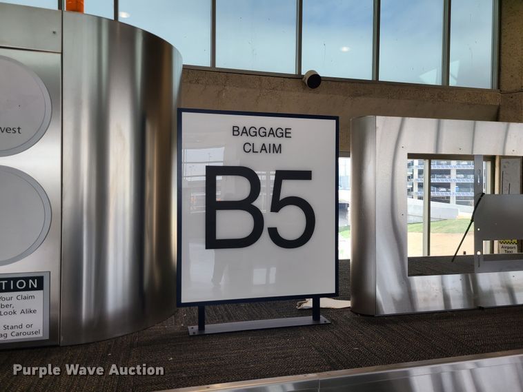 image for item MX9572 Luggage carousel