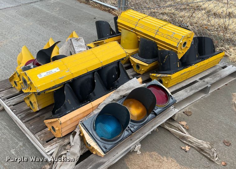 image for item MY9045 (10) stop lights