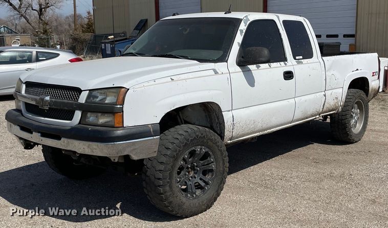 image for item MY9051 2004 Chevrolet 1500 Silverado  Ext. Cab pickup truck