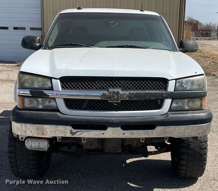 image for item MY9051 2004 Chevrolet 1500 Silverado  Ext. Cab pickup truck