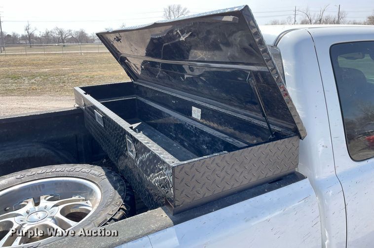 image for item MY9051 2004 Chevrolet 1500 Silverado  Ext. Cab pickup truck