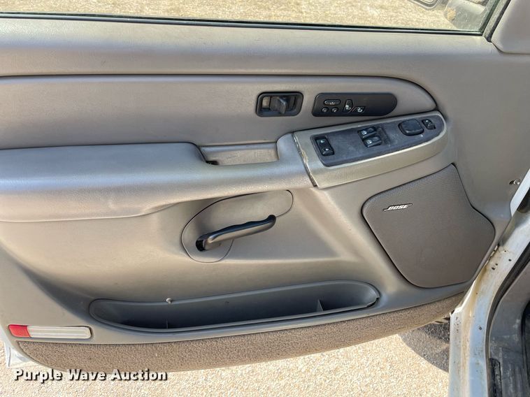 image for item MY9051 2004 Chevrolet 1500 Silverado  Ext. Cab pickup truck