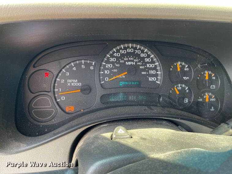 image for item MY9051 2004 Chevrolet 1500 Silverado  Ext. Cab pickup truck