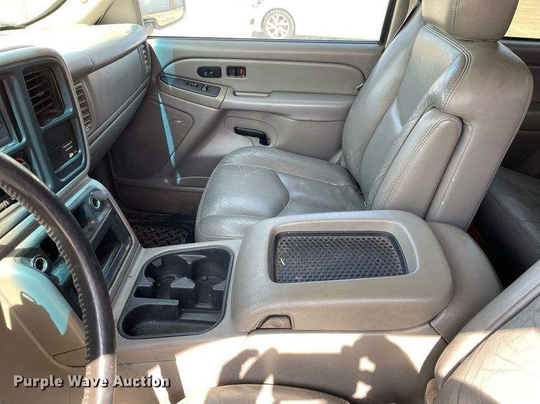 image for item MY9051 2004 Chevrolet 1500 Silverado  Ext. Cab pickup truck