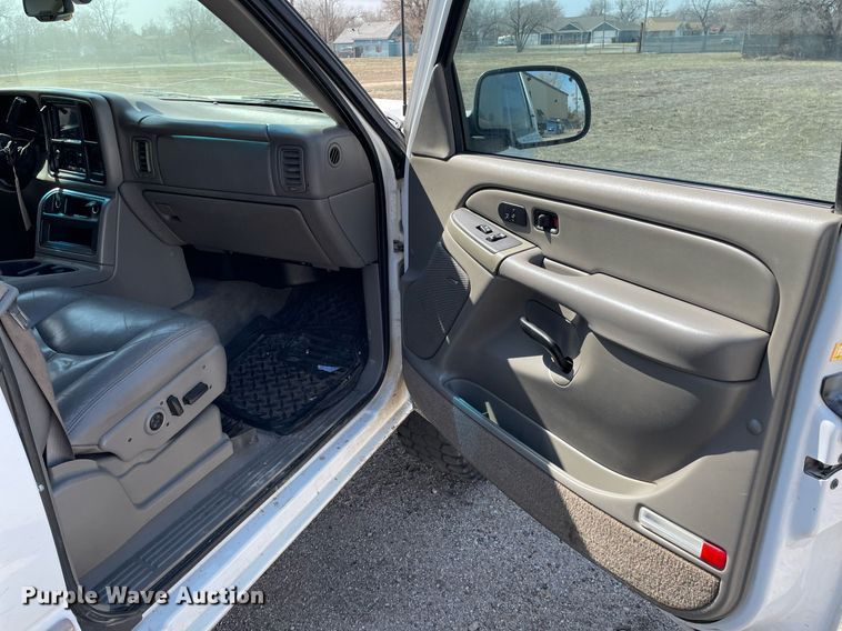 image for item MY9051 2004 Chevrolet 1500 Silverado  Ext. Cab pickup truck