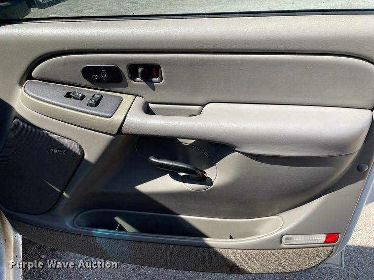 image for item MY9051 2004 Chevrolet 1500 Silverado  Ext. Cab pickup truck