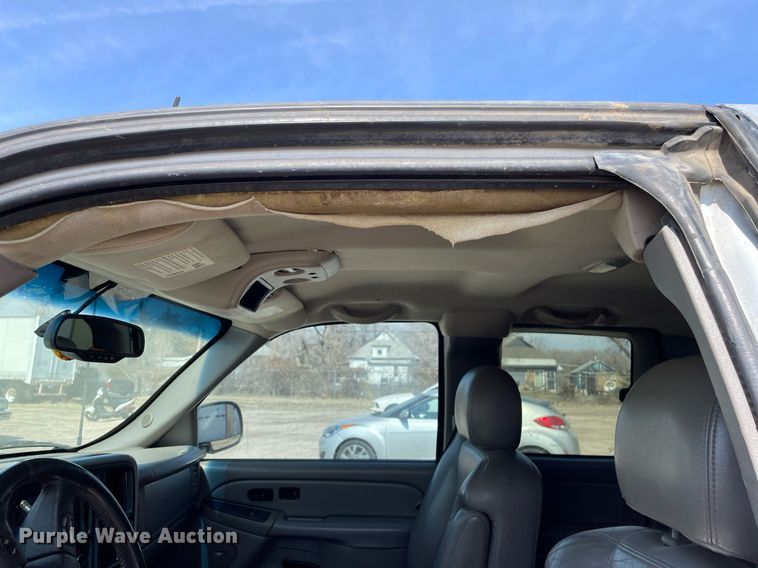 image for item MY9051 2004 Chevrolet 1500 Silverado  Ext. Cab pickup truck