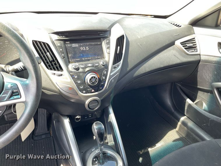 image for item MY9052 2016 Hyundai Veloster