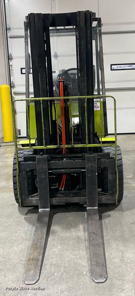 image for item MY9126 Clark CGP30  forklift
