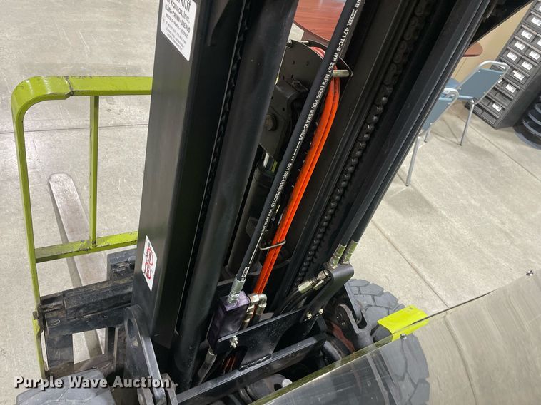 image for item MY9126 Clark CGP30  forklift