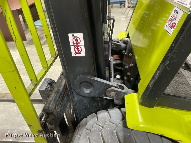 image for item MY9126 Clark CGP30  forklift